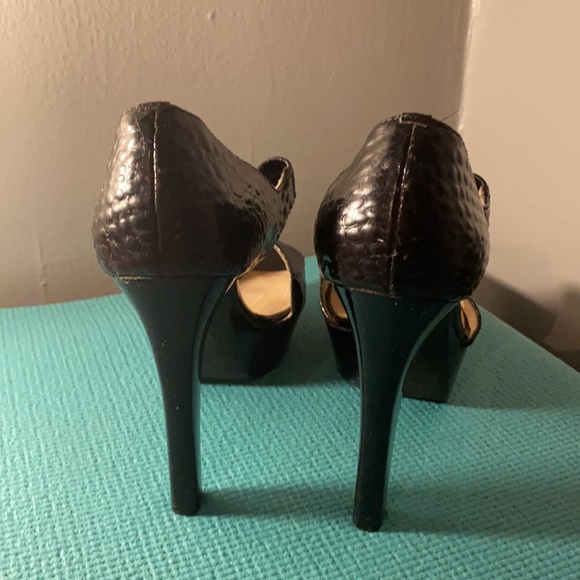 Micheal Kors heels - Picture 2 of 3